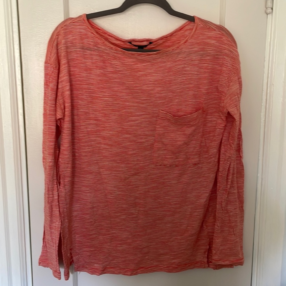 Long sleeve T-shirt with slits on the sides